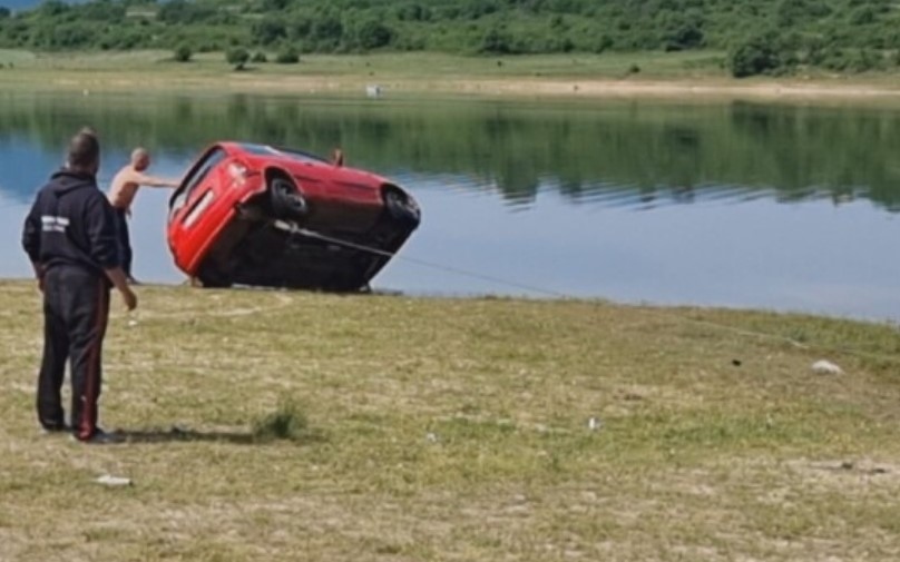 Кола потъна в язовир Копринка предаде bTV При операцията по